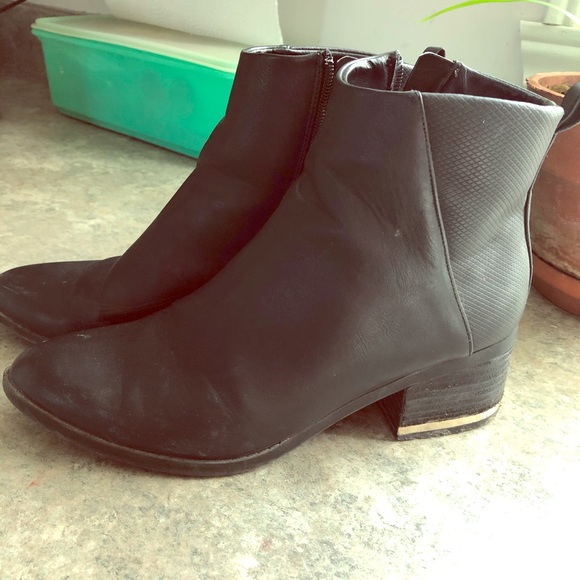Spring booties in black - Picture 1 of 5